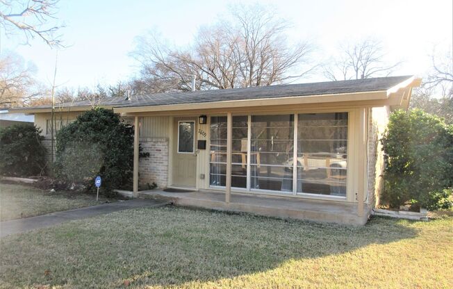 Adorable 2-bedroom/1-bath Duplex in Rosedale