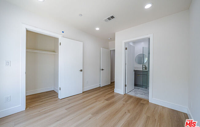 2057 1/2 S GARTH AVE