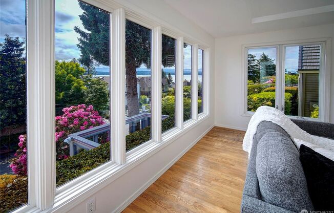 4bd/3ba Seattle Home