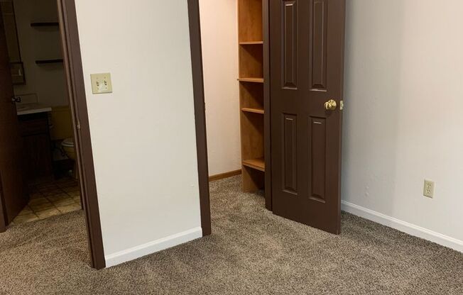 1 bed, 1 bath, 500 sqft, $1,095, Unit Exclusive Right to Lease - 1336 W 23rd Ave # 211