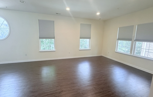 1816 RUTGERS LN