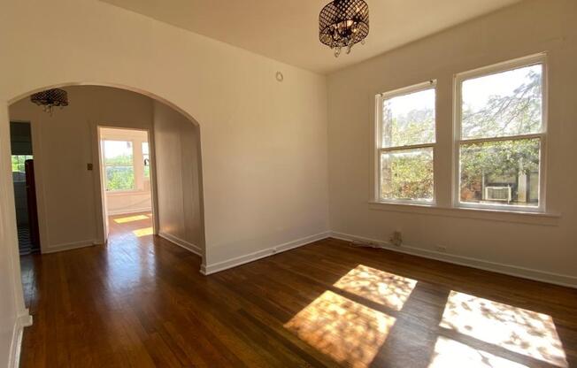 210 W RIDGEWOOD CT