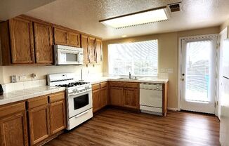 Cute 2 Bedroom 1 Bath Condo Daniels Avenue Vallejo New Flooring and Paint