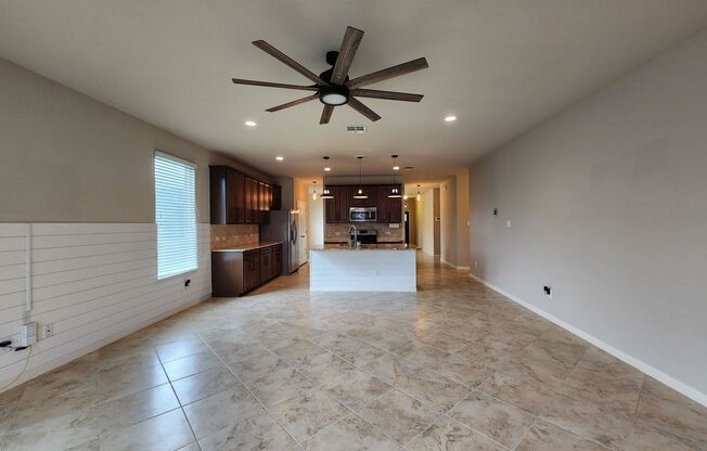 4 Bedroom in Oak Creek Estates / Fridge Included / Water Softener / Updated Fixtures Throughout / CISD