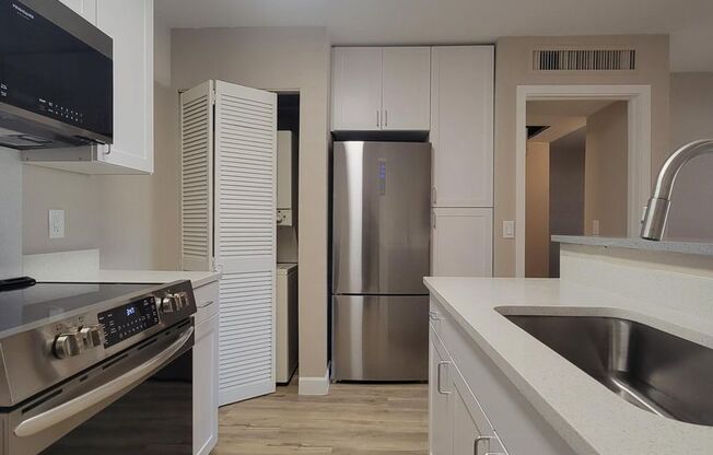 1 bed, 1 bath, 661 sqft, $1,099, Unit 105