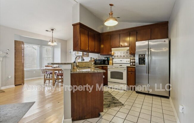 955 WOODCREEK DR