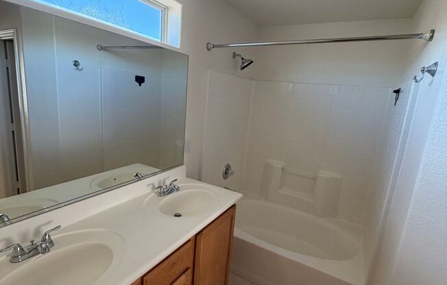 3 beds, 2.5 baths, $1,900