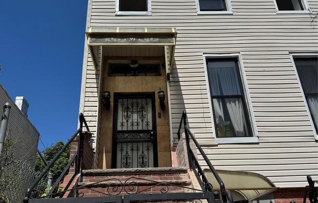 39 CORNELIA ST