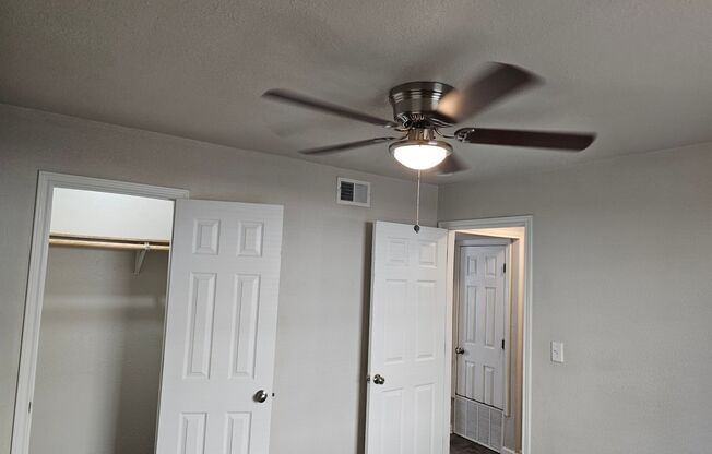 2 beds, 1 bath, 638 sqft, $708, Unit Whispering Hills 113