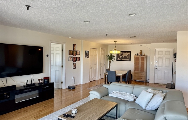 2 beds, 2 baths, 1,206 sqft, $3,000, Unit 402