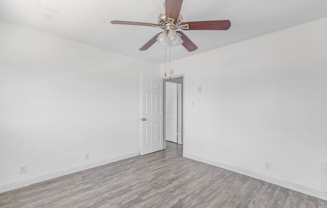 2 beds, 1 bath, $2,200