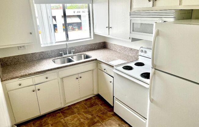 Studio, 1 bath, $1,425, Unit 38