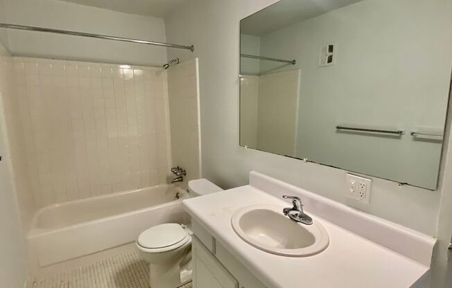 1 bed, 1 bath, 700 sqft, $1,075, Unit #102