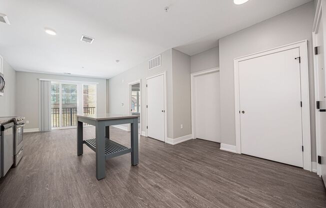 1 bed, 1 bath, 700 sqft, $1,195, Unit 410