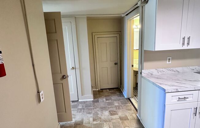 1 bed, 1 bath, $965, Unit Apt E