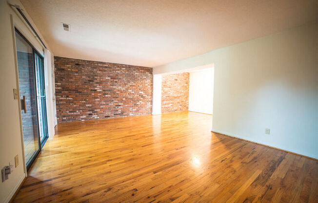 Welcome to 4010-12 Oak Street