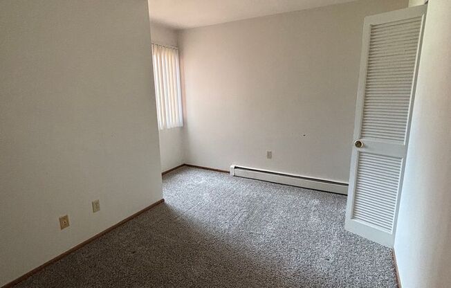 3 beds, 1.5 baths, 1,204 sqft, $1,569, Unit 5176 04
