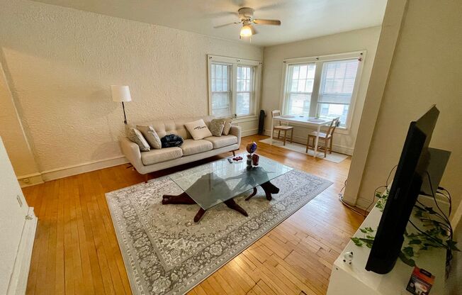 1 bed, 1 bath, $995, Unit 107