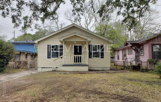 Beautiful Renovated 4 Bedroom/2 Bathroom Home in Mobile!!