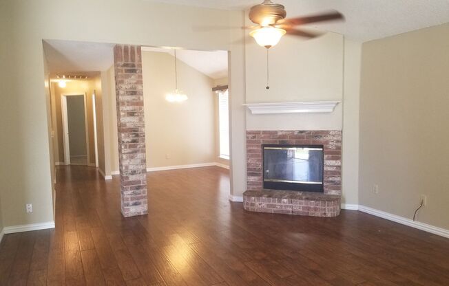 6412 Brookcrest Dr Arlington TX 76018