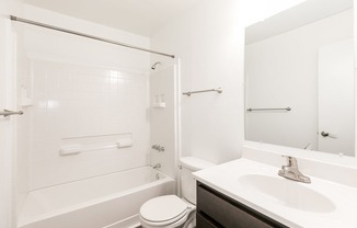 fox-hill-apartments-hampton-va-newly-renovated-bathroom