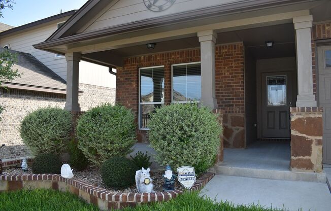 Fabulous 3 Bedroom 2 Bathroom in Popular Yowell Ranch Estates!