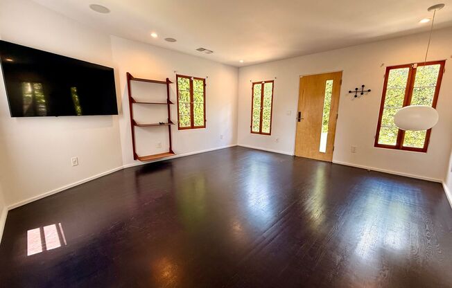 4246 Lexington Ave