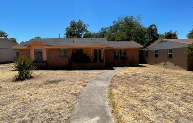 1218 PARKDALE DR