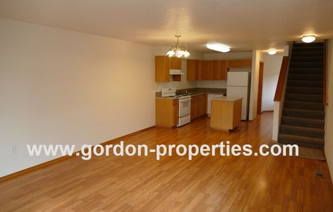 3 beds, 2.5 baths, $1,950, Unit 8032