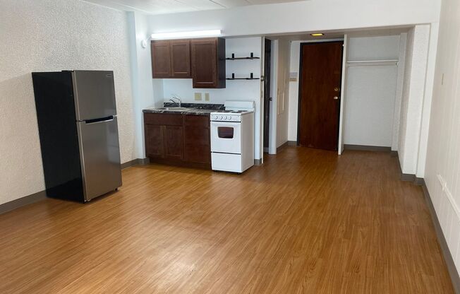 1 bed, 1 bath, 400 sqft, $1,185, Unit 203