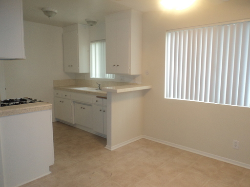 2 beds, 1 bath, $2,095, Unit 103