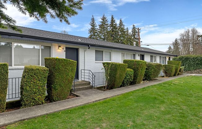 2 beds, 1 bath, 825 sqft, $1,950, Unit I5