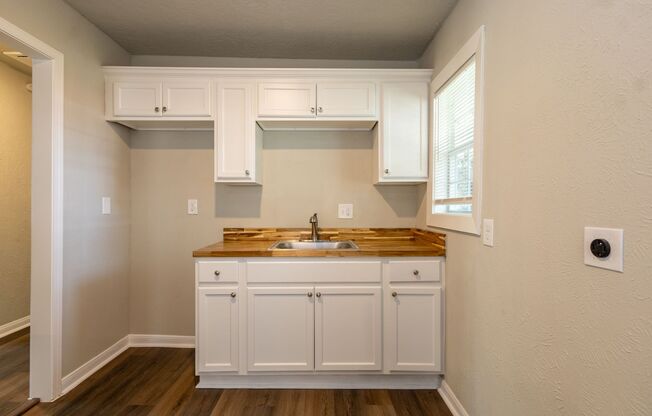 2 beds, 1 bath, 800 sqft, $897, Unit 2556