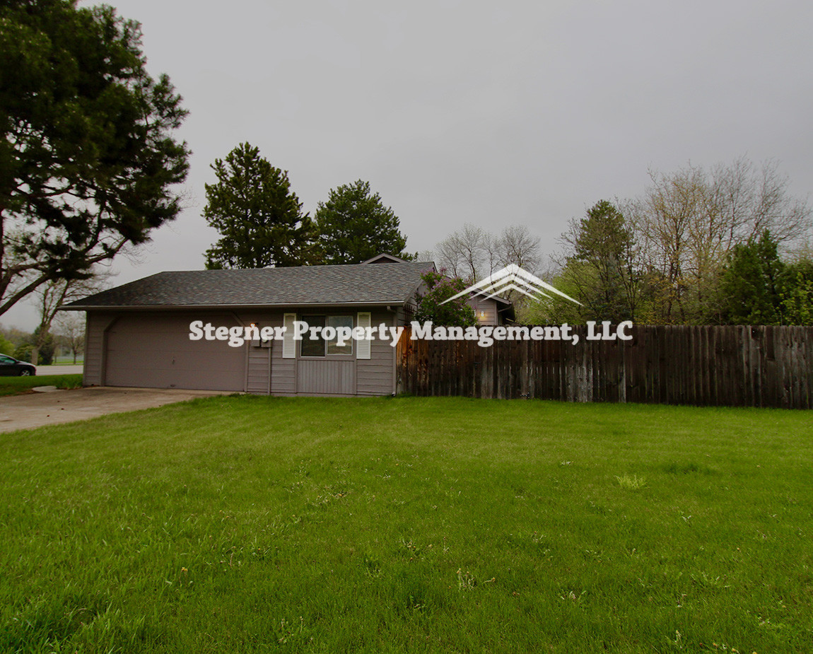 Great Home next to Edora Park