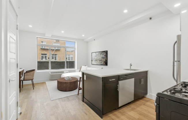 1 bed, 1 bath, $4,016, Unit 7B