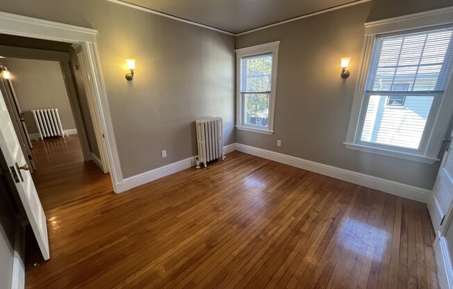 3 beds, 1 bath, 1,300 sqft, $3,200, Unit 2