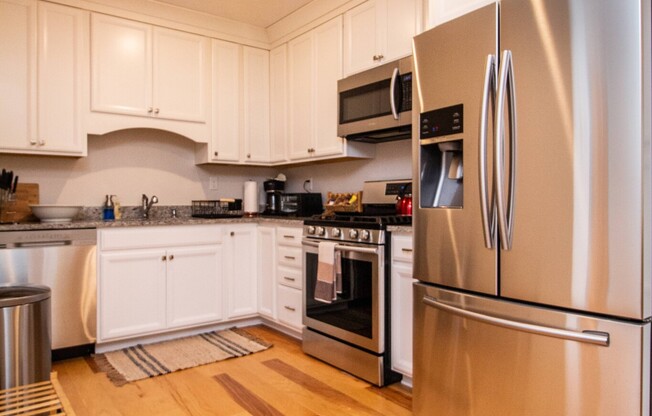 2 beds, 2 baths, 1,000 sqft, $7,800, Unit 4