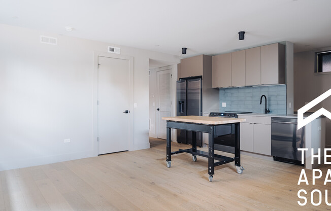 2228 N KEDZIE