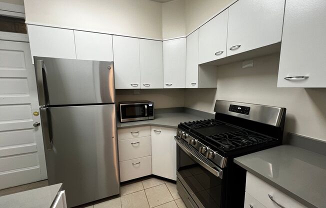 1 bed, 1 bath, 695 sqft, $1,695, Unit 810-1L