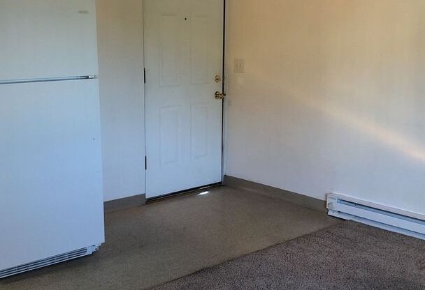 1 bed, 1 bath, 420 sqft, $585, Unit 8257