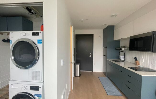 Studio, 1 bath, 241 sqft, $1,825, Unit 402
