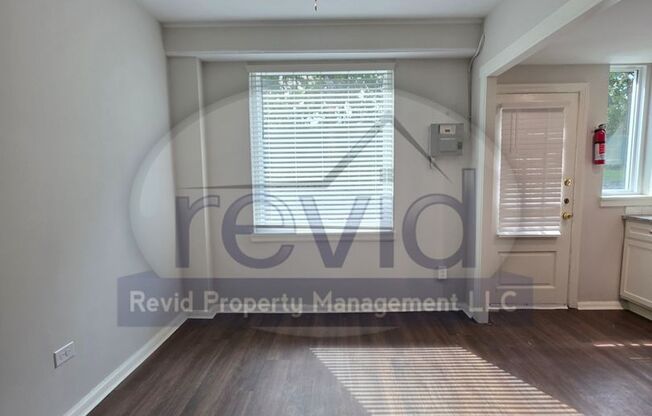 2 beds, 1 bath, 752 sqft, $995, Unit 1301-4