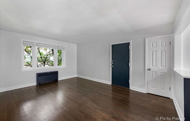 3 beds, 1 bath, 950 sqft, $2,125, Unit 2715-2