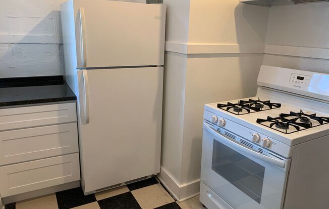1 bed, 1 bath, 800 sqft, $1,675, Unit 443-8