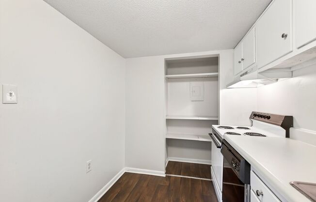 2 beds, 1.5 baths, $1,100, Unit Unit C-305