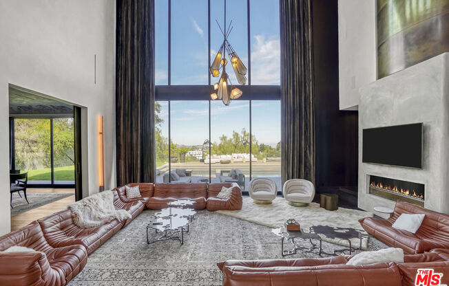 9152 JANICE PL