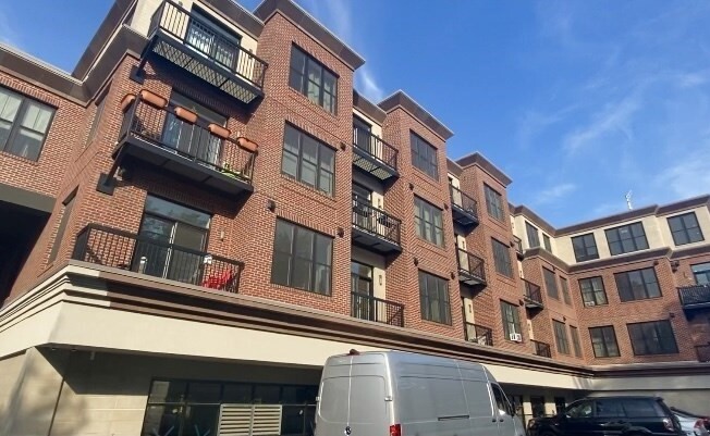 1 bed, 1 bath, 865 sqft, $3,000, Unit 401