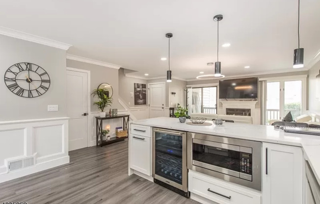 909 RIV RENAISSANCE