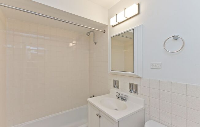 Studio, 1 bath, $1,135, Unit 411