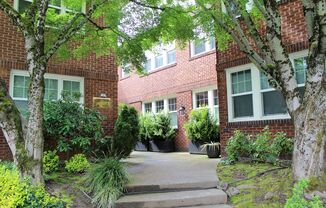 Kerns: 1 Bed Vintage Charm & Nice Updates -Steps to Dining, Shopping, Parks, Theater, and More!